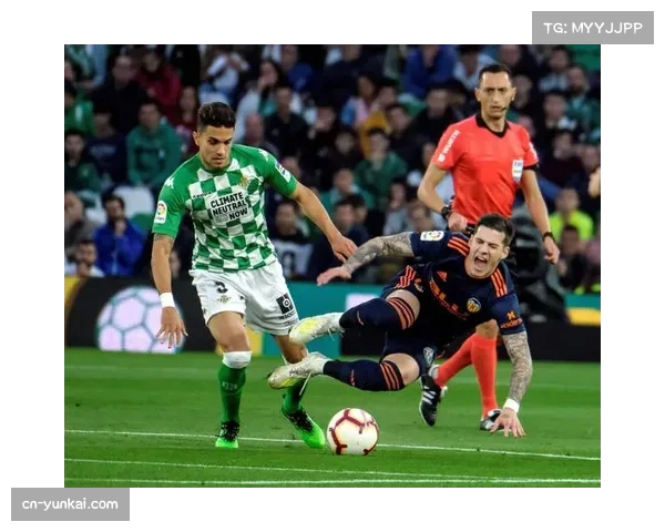 马赛近4场比赛失11球防线松动 防守稳定性面临严峻考验 马赛近4场比赛失11球防线松动 防守稳定性面临严峻考验